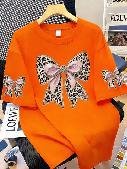 Tricou de damă plus size, casual, cu imprimeu leopard și funde, guler rotund. Potrivit pentru vacanța de vară, cadou de Ziua Îndrăgostiților, cadou de Ziua Mamei, cadou pentru mamă, cadou de absolvire, mânecă scurtă la modă, imprimeu. Potrivit pentru vacanță de vară, plajă, vacanță, primăvară, ținută de carnaval.