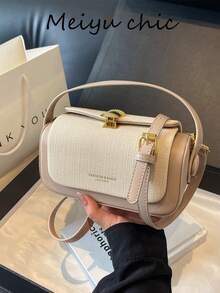 这款时尚经典的多功能手提包/单肩包，采用拼接装饰设计，饰以字母和金属配件，是一款高端多功能小盒子造型手提包，简约优雅，适合旅行、购物、通勤和各种户外场合。 - 米色 - 查看 2