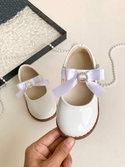 2-7 Years Old Girls Candy Color Shiny Leather Shoes, Soft & Comfortable With Easy Strap, Suitable For Spring/Autumn; Simple & Fashionable White Girls Flat Shoes With British Style, Non-Slip & Wear-Resistant Soft Bottom Comfortable Lightweight Girls Leather Shoes For Outdoor Activities; Pink Shiny Leather Butterfly Rhinestone Girls Sandals For Summer, Elegant Black Leather Girls Dress Shoes Suitable For Daily Matching, Parties, Performances And Various Occasions