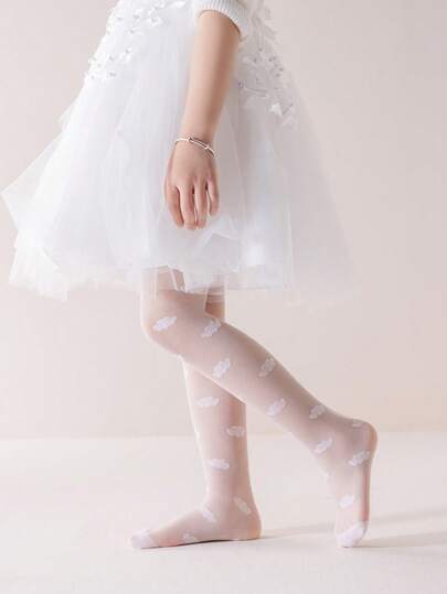 1条女童轻薄透气白色云朵爱心图案连裤袜，亲肤柔软舒适，时尚休闲百搭，适合日常生活、上学、假期、生日、情人节、舞台表演等场合。