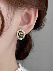 5对复古花朵、蝴蝶结、几何图案、圆形和方形耳钉套装，优雅百搭的女士耳环 - 金色 - 查看 4