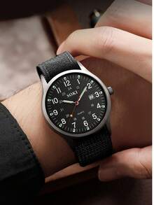 SOKI SOKI Đồng hồ nam có chức năng lịch và kim dạ quang. Một chiếc đồng hồ thạch anh thể thao, phong cách thường ngày với mặt số tròn, hoàn hảo để đeo hàng ngày, trong các dịp sinh nhật, tiệc tùng và các buổi họp mặt ngày lễ. Đây cũng là một món quà lý tưởng cho chính bạn hoặc bạn bè (không bao gồm hộp). - màu đen - Xem 3