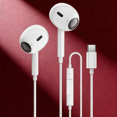 这款Type-C有线耳机兼容 16 Pro Max/15 Plus/17 Air，采用入耳式设计，也适用于iPad的扁平耳机插孔。它还广泛兼容Galaxy系列以及vivo、OPPO和OnePlus设备，配备线控和高品质通话功能。这款耳机支持有线连接、立体声播放、跑步和语音通话，采用符合人体工程学的紧凑型耳塞设计，由耐用塑料材质制成，并配备耐用线缆，支持USB连接。