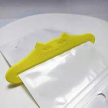 新款便携式猫粮分配器挤压器，宠物膏体挤压器，猫零食喂食器，耐用塑料材质，酱料包挤压器，适用于挤压酱料包和各种酱料，是家庭、户外和厨房使用的便捷工具。 - 500ml - 查看 11