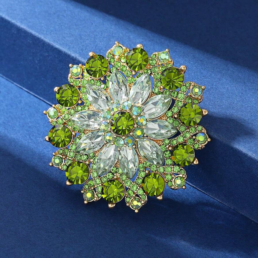 1 chiếc ghim cài áo hình hoa bằng hợp kim kẽm sang trọng kiểu cổ điển, đính pha lê xanh lá cây, thích hợp cho phụ nữ cài trên áo khoác, mũ, túi xách, khăn quàng cổ khi đi chơi hàng ngày, tham dự lễ hội âm nhạc hoặc tụ họp bạn bè để tôn lên vẻ ngoài tinh tế.