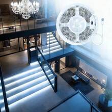 USB供电人体感应灯带，带自动开关功能 - 多彩灯光，适用于万圣节、楼梯、卧室和走廊，无需布线，易于粘贴，内置人体感应器和灯泡