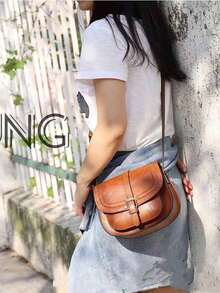 复古葡萄牙马鞍包，女士斜挎包，休闲百搭，尽显欧式风情，半圆形设计，可斜挎于肩部腋下——适合购物、学生等场合。 - 彩色 - 查看 3