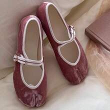 Chaussures plates pour femmes , un modèle exclusif de porc avec bout fendu et bride. - Rose bonbon - Voir 3