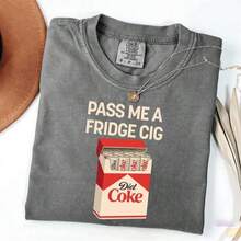 Pass Me A Fridge Cig T-Shirt, Diet Lover Shirt, Beverage Humor Shirt, Retro Soda Drink Shirt, Quirky Caffeine Addict Tee - 灰色 - 查看 1