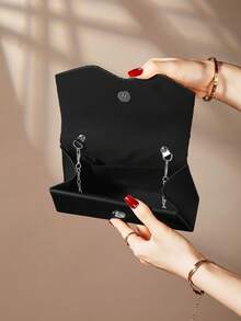 REMANLAND 一款优雅迷人的珍珠手拿包，精致奢华，翻盖设计，适合作为鸡尾酒会/派对包、女士晚宴包、单肩/斜挎包，配有金属链条肩带，是女士出席派对、婚礼、盛会、宴会的理想之选，也是派对女孩和女士的完美之选，同时也是送给女性的绝佳礼物。 - 黑色 - 查看 6