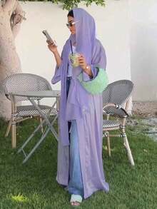 一件女士缎面连衣裙。这款优雅的连衣裙还有长款罩袍款式，适合日常穿着和特殊场合。春季 - 淡紫色 - 查看 4