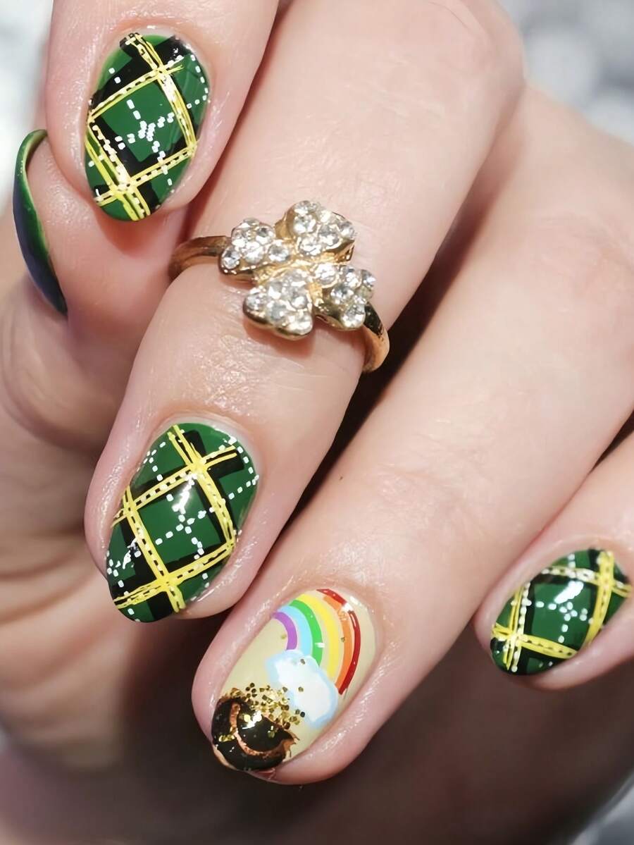 24 Peças Unhas Postiças Curtas em Formato de Amêndoa com Padrão de Listras Verdes e Nuvens Coloridas de Arco-íris, Adequadas para Usar no Dia de São Patrício, Festas e Reuniões, Acompanha Gel de Gelatina e Lixa de Unha - Verde - Visão 1