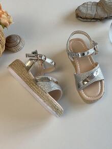 女童银色亮片厚底凉鞋，带可调节踝带和吊坠 - 銀色 - 查看 5