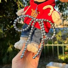 新款时尚简约珍珠蝴蝶结吊坠，适用于手机壳、钥匙扣及其他配件。小众设计，时尚珍珠蝴蝶结吊坠，适用于手机和钥匙扣。