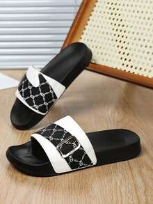 四季皆宜的室内拖鞋、浴室拖鞋、户外运动沙滩拖鞋、拖鞋、套脚拖鞋，柔软舒适透气，不对称图案设计