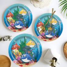 50件套海底世界动物鲨鱼主题一次性餐具套装，包含一次性餐盘、餐巾纸和纸杯，非常适合情人节、露营、露台烧烤、野餐、婚礼、派对和生日、休闲聚会、下午茶等场合，也适合作为派对装饰和生日装饰。