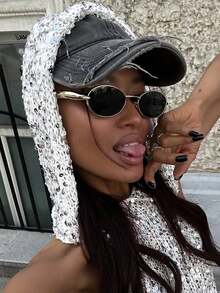 Small Frame Oval Metal Fashion Glasses, High-End Retro Personalized Versatile Unisex Fashion Glasses, Suitable For Daily Wear, Street Photography, Vacation Travel, Summer Beach And Other Occasions - Black - View 3