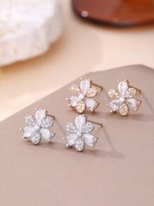 1对时尚简约立方氧化锆水滴形女士耳环，镀银，适合日常佩戴，可作喉部耳环，是情人节和斋月期间的理想礼物。 - 水滴花朵 - 查看 4