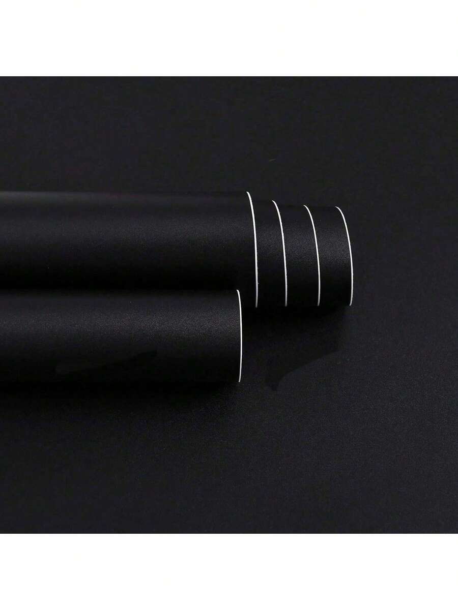 1卷黑色纯色自粘墙纸，尺寸为15.7英寸 x 196.8英寸/118.1英寸/39.3英寸，哑光PVC表面，防水，易清洁，可移除贴纸，适用于卧室、客厅、酒店墙面、家居装饰、厨房台面、餐具、家具翻新。易于DIY安装，可移除且可重复使用。翻新墙纸，可撕贴于墙面、木板、墙纸上，春季装饰，焕新您的家。Rama装饰贴纸，生日毕业礼物。 - 黑色 - 查看 1