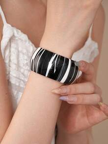 1件黑白条纹亚克力扎染圆形手镯 - 黑與白 - 查看 3
