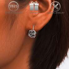 一对925纯银复古优雅玫瑰花造型耳坠，适合女性佩戴，可用于休闲、派对、节日、生日、情人节等场合。