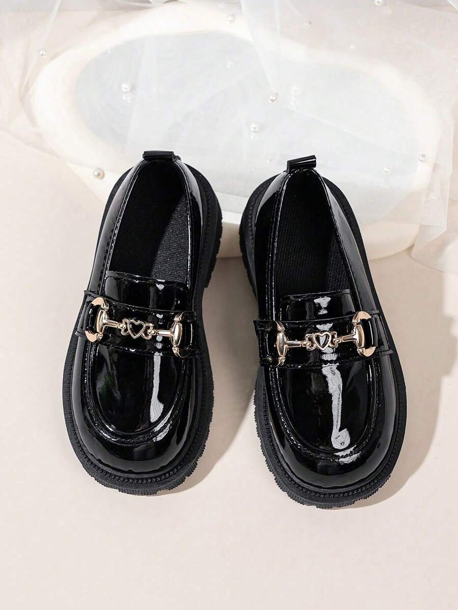 1 Pair Girls' Versatile Flat Shoes, Black Patent Leather Loafers With Heart Metal Buckle, Slip-On, Suitable For School, Outfit Matching, Daily Wear - Black - View 1