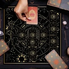 1 件装星空塔罗布，附赠塔罗牌袋 - 神秘黑色背景，饰以金色星星、月相和花卉图案 - 非常适合占卜、牌阵摆放和祭坛装饰，巫术祭坛装饰 | 神秘设计 | 耐用涤纶材质，月相装饰