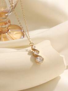 Curved 3-Diamond Necklace With Sparkling Crystals, Elegant And Luxurious For Everyday Wear - Multicolor - View 3