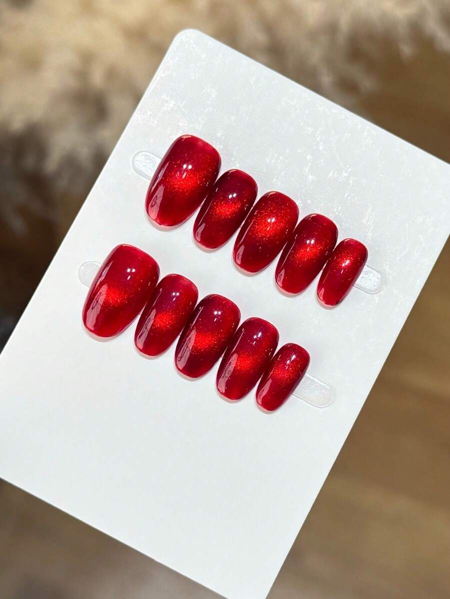 红色宝石猫眼设计椭圆形美甲用品，女士适用