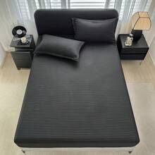 1件纯色亲肤条纹图案床笠，简约磨毛压纹工艺，360度防滑包边，亲肤面料，触感舒适，适用于卧室、客房、宿舍，适合所有年龄段和季节，防滑固定床单套装，可拆卸可水洗，享受放松裸睡，带来轻柔的肌肤触感 - 黑色 - 查看 3