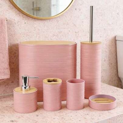 4 pièces/6 pièces Ensemble d'accessoires de salle de bain minimaliste moderne, ensemble de vanité de salle de bain en bambou rayé, fournitures de salle de bain en plastique et en bambou comprenant un distributeur de savon, un porte-brosse à dents, un verre, un porte-savon, une brosse de toilette, une poubelle. Ensemble de vanité pour plan de travail de salle de bain, articles essentiels de salle de bain, décoration de salle de bain, convient comme cadeau de pendaison de crémaillère, de fête, d'anniversaire