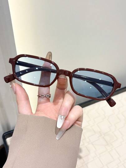 一副女士塑料多色几何全框经典时尚眼镜，适合节日礼物，适合所有脸型，适合锐舞派对、户外外出、返校季、学院风等场合的时尚配饰。