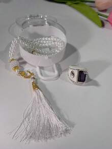 99颗仿珍珠穆斯林念珠，镶嵌水钻，配有电子戒指计数器，2件套透明首饰盒，2件套穆斯林电子念珠戒指和念珠手链，适用于仓库库存管理、祈祷计数、节日礼物、运动、祈祷、高尔夫计数，可作为节日礼物赠送。 - 彩色 - 查看 3