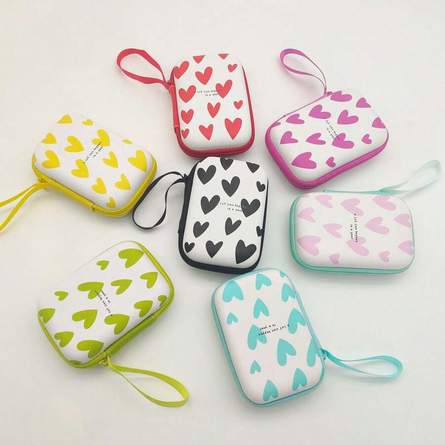 1个心形数码配件收纳盒，EVA硬壳防摔防震，适用于蓝牙耳机/充电器/数据线，小巧便携，方便旅行通勤携带。