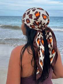 1条简约印花缎面方巾，新款春季时尚头巾，可作腰带、包包装饰、丝带、发带或围巾使用，是提升整体造型的理想之选。 - 棕色 - 查看 5