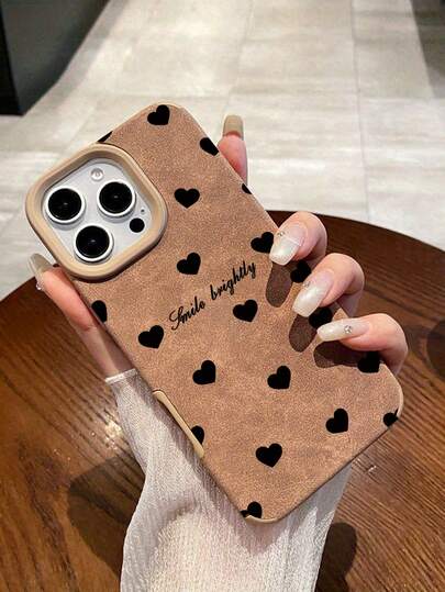 1个时尚简约柔软心形文字印花棕色手机壳，时尚高端防滑磨砂质感，适用于17/16/15/14/13/12/11/Promax/Pro/Plus系列及其他型号，是送给同事、朋友、家人、情侣的理想礼物，也适合生日、新年、情人节、斋月、复活节等场合。
