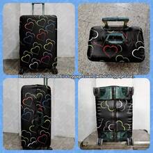 1 件装行李箱套，多种尺寸可选。采用聚酯纤维材质，防刮耐磨，男女通用。商务旅行和夏季度假的理想之选。易于手洗且可拆卸，是旅行必备配件。 - 彩色 - 查看 9