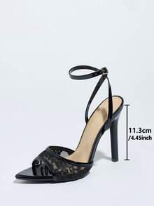 Jin Bei Qi 这款女士高跟鞋采用闪亮的3D透气网布和柔软的镜面材质，尖头设计性感细高跟，适合春夏夜店、高端派对和户外时装秀等场合。可调节踝带，黑色女士凉鞋，时尚百搭，可与连衣裙完美搭配，尽显优雅气质。 - 黑色 - 查看 5