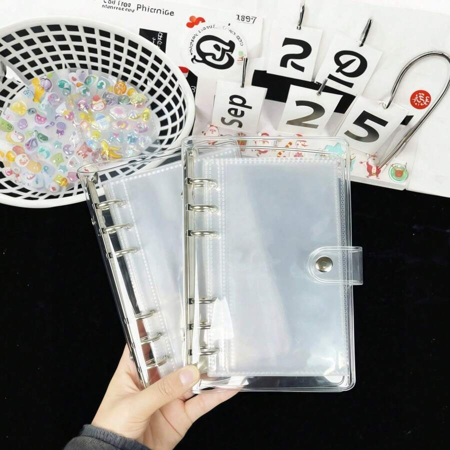 1 cái Bìa rời A5/A6, Bìa rời tối giản đa năng, Bìa 6 khoen, Bìa mềm PVC, Bìa mềm PVC có móc cài, Sổ kế hoạch PVC trong suốt, Đồ dùng cho ngày tựu trường, Thích hợp cho sổ tay, sổ kế hoạch, đồ thủ công DIY, kế hoạch tiết kiệm, Dùng cho văn phòng/trường học - Trong sáng - Xem 1