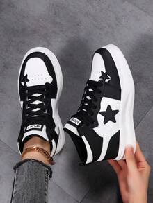 25周年户外休闲情侣运动鞋，黑白星形设计，适合约会、毕业典礼、派对等各种场合，四季皆宜。 - 黑與白 - 查看 10