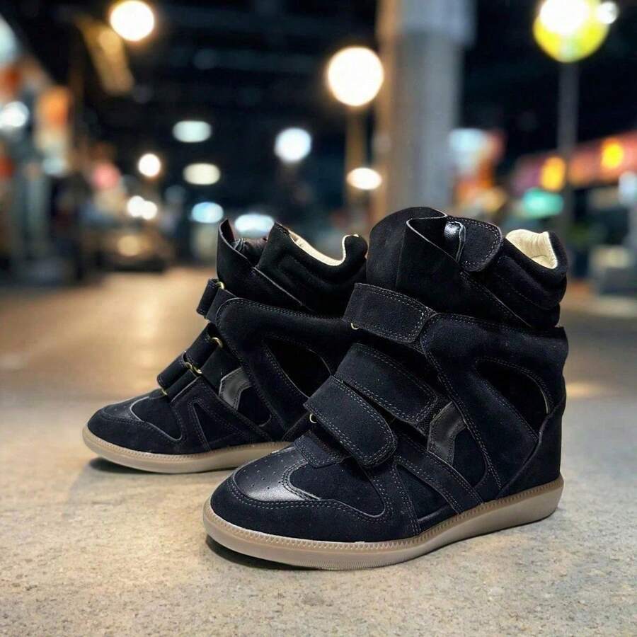 The New 2026 Wedge Sneakers Combine Beige Suede And Leather, With A Retro High-Top Design And A Practical Closure. A Hidden 5cm Wedge Heel Provides Added Height And Comfort, Ideal For Everyday Wear And Casual Occasions. - màu đen - Xem 1