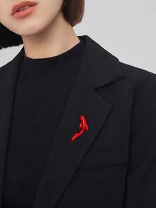 1/2枚精致锦鲤胸针，高端简约防滑翻领别针，可搭配西装，也可作为背包和帽子的休闲装饰，时尚配饰，适合作为礼物送给朋友