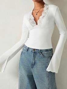 Women Lace Long Sleeve Going Out Tops Y2k Low Cut V Neck Slim Fitted Bell Sleeve Shirt Lace Trim Tee Shirts Going Out Crop Tops Casual Streetwear - 白色 - 查看 3