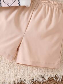 Ensemble chemise garçon bébé d'été à imprimé géométrique et diamant - Cardigan à col court + Short taille élastique couleur unie, 2 pièces tenue décontractée, porter quotidien stylé - Nude - Voir 4