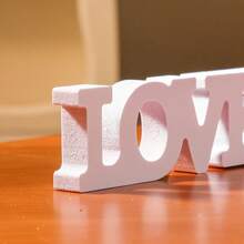 精美“LOVE”桌面摆件 - 情人节和婚礼的理想之选，为任何房间增添浪漫氛围，可用作婚礼装饰、情人节摆件或情人节礼物。 - 愛 - 查看 4