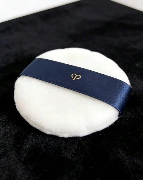 CPB 粉扑。羊毛化妆粉扑。柔软植绒化妆海绵粉扑。 - 藍白色 - 查看 1