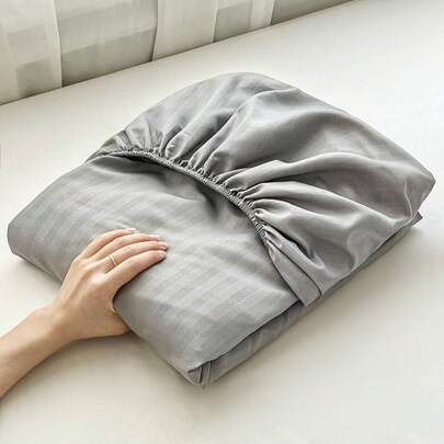 1 st enfärgad hudvänlig randig sängkappa, enkel borstad, präglat hantverk, 360-graders halkfri omslag, hudvänligt tyg, bekväm känsla, lämplig för sovrum, gästrum, sovsal, alla åldrar och årstider, halkfria fasta lakanset, avtagbara och tvättbara, avslappnande naken sömn, ger en skonsam hudkänsla