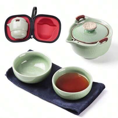 一套陶瓷茶壶，中国功夫茶壶，包含1个茶壶、2个迷你茶杯、带茶漏的陶瓷功夫茶杯和茶包，适合野餐、户外露营、酒店等场合。