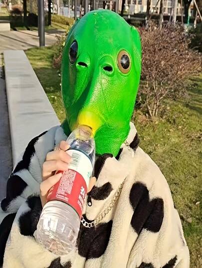 1pc Fashionable Green Fish Head Mask - Silicone Novelty Animal Costume Accessory With Realistic Texture Design, Unisex Gag Gift, Suitable For Carnival Parties, Holidays And Themed Events