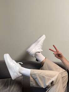 Nike Men's Air Force 1 '07 Sneaker Skateboarding Shoes